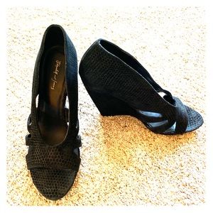 BNWOT Elizabeth and James snake print suede wedge